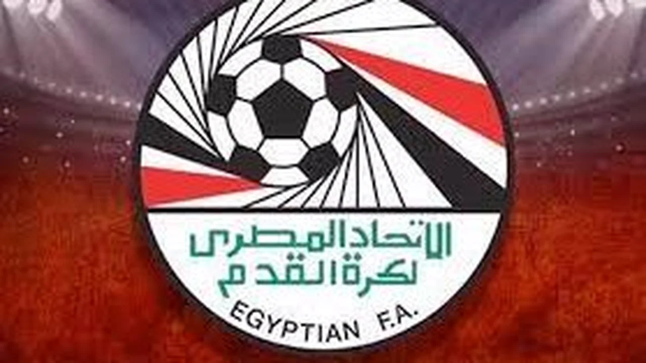 على غرار الأندية.. ناقد رياضي: اتحاد الكرة يبحث تأسيس شركة للتجارة والتسويق